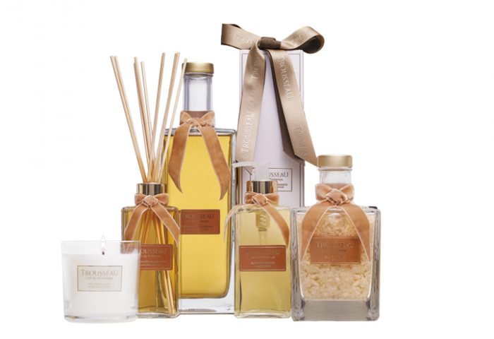 Da Trousseau, vela, odorizante de vareta, sais de banho e sabonete líquido da linha Printemps. A marca é exclusiva da Libélula Moda Íntima & Casa.