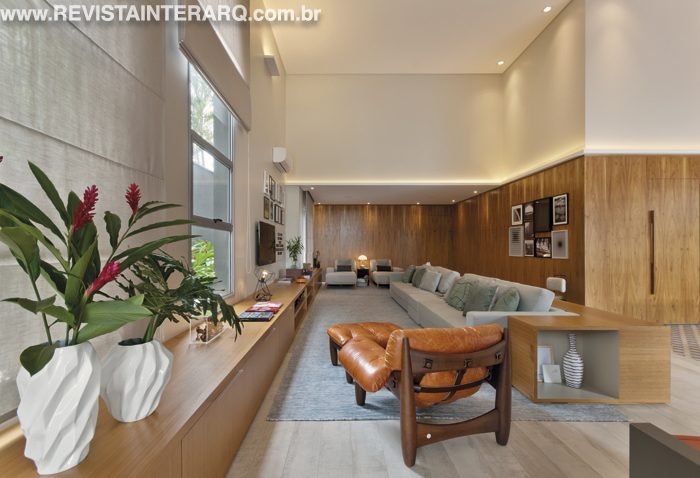 Neste projeto de interiores, o visual moderno, com uma pitada retrô, reflete com precisão o estilo de vida do morador - Revista InterArq | Arquitetura, Decoração, Design, Paisagismo e Lifestyle