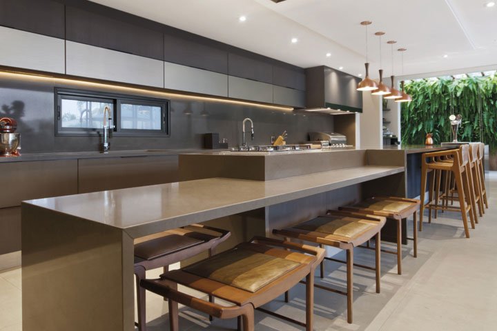 Ambientes amplos e diferenciaram nortearam o projeto de interiores - Revista InterArq | Arquitetura, Decoração, Design, Paisagismo e Lifestyle