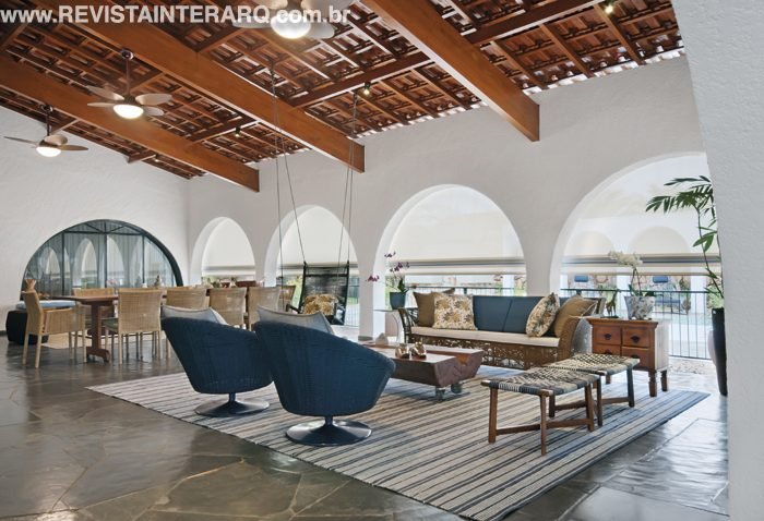 O design de interiores revitalizou o projeto desta residência de mais de 30 anos - Revista InterArq | Arquitetura, Decoração, Design, Paisagismo e Lifestyle