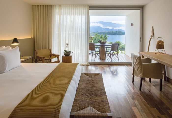 Dos apartamentos, 54 têm vista para o mar. Além de serem amplos, cada um tem uma banheira relaxante para o fim do dia.