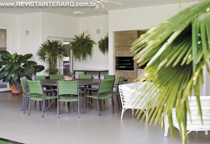 Residência que trouxe a integração entre a área verde e os espaços internos - Revista InterArq | Arquitetura, Decoração, Design, Paisagismo e Lifestyle