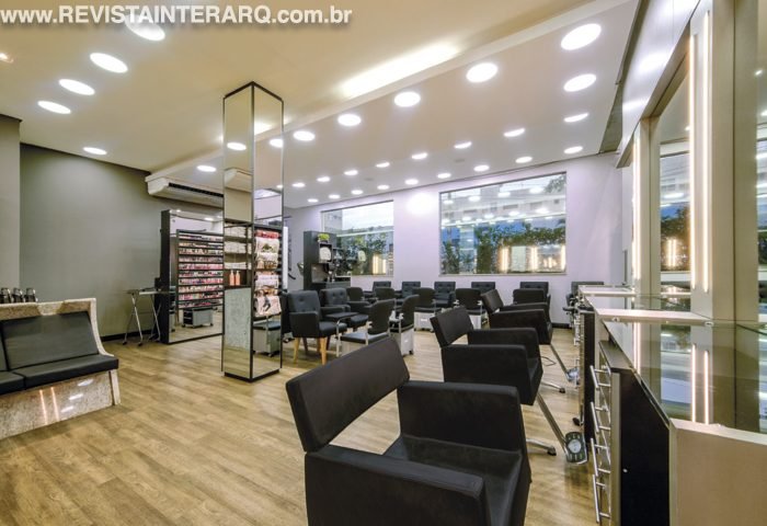 O centro de estética ganhou uma marcenaria funcional e um layout mais fluído - Revista InterArq | Arquitetura, Decoração, Design, Paisagismo e Lifestyle