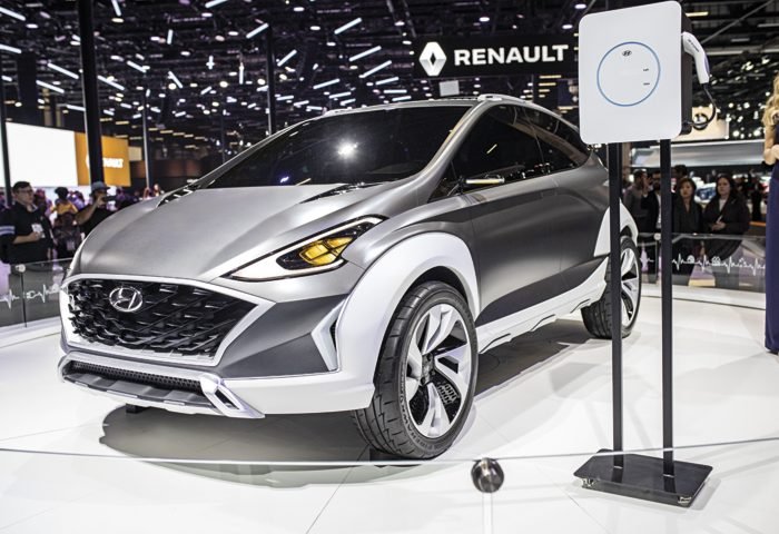O Hyundai Saga deve ser o sucessor do HB20. Ele é mais alto que um hatch e tem linhas que o deixam mais parecido com um SUV compacto. Tem previsão de lançamento para o final de 2019.