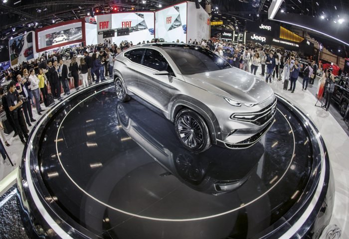 O Fiat Fastback, protótipo SUV mais esportivo e informal da Toro, que deve ser lançado em 2020. O conceito recebeu frente própria, faróis e lanternas de perfil baixo, mas a marca não apresentou seus dados técnicos.