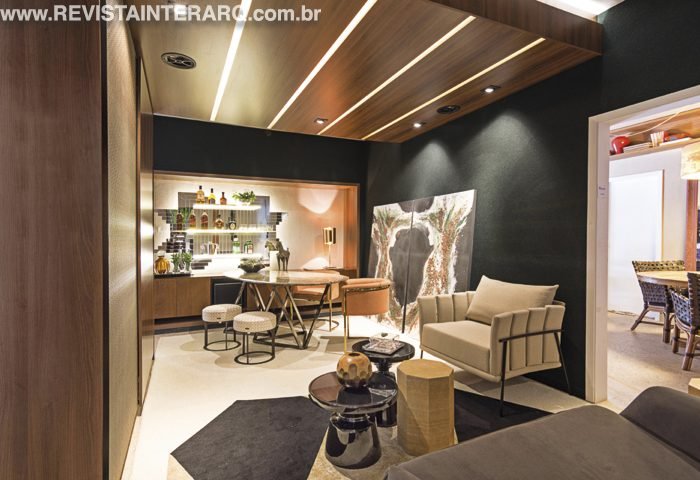 Com uma proposta contemporânea, Marina Botigelli Calvo criou, para a “Sala de Jantar uma Leitura Atual”, um espaço multifuncional e informal com a finalidade de receber e integrar as pessoas.