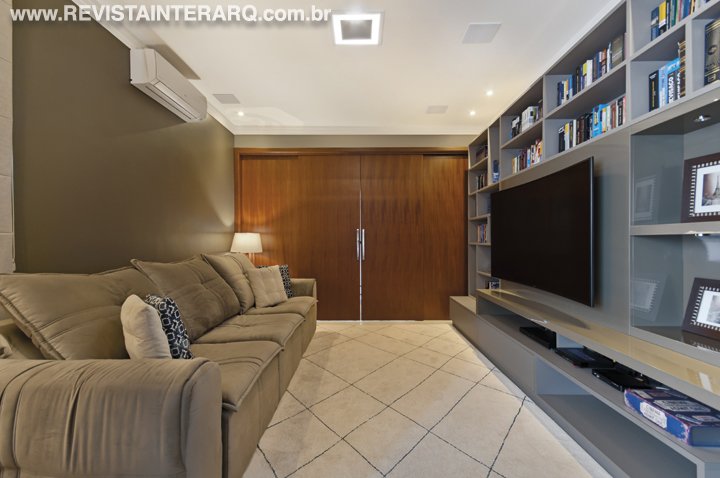 Ambientes personalizados e aconchegantes, sem esquecer da praticidade foi a proposta deste projeto de interiores - Revista InterArq | Arquitetura, Decoração, Design, Paisagismo e Lifestyle