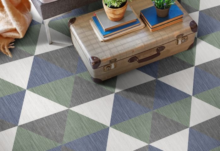 A Tarkett lança a linha Ambienta® Make It, com placas e réguas em cores e formatos variados para abusar da imaginação em pisos e paredes. Além das clássicas opções quadradas e retangulares, a coleção oferece ainda peças em triângulo e trapézio para divertidas composições geométricas. Todos os formatos possuem 8 opções de cores.