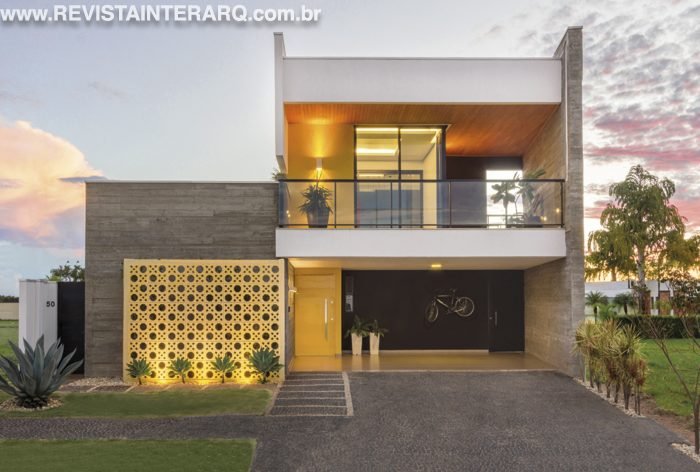 Projeto com arquitetura geométrica e elementos atemporais - Revista InterArq | Arquitetura, Decoração, Design, Paisagismo e Lifestyle