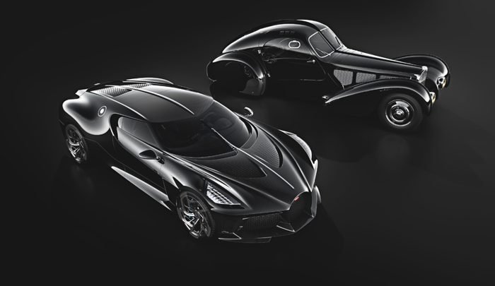 O La Voiture Noire ao lado do lendário 57SC, que já foi considerado o carro mais bonito do mundo. Foram construídas apenas duas unidades do 57SC, mas ambas se perderam na Segunda Guerra Mundial. 