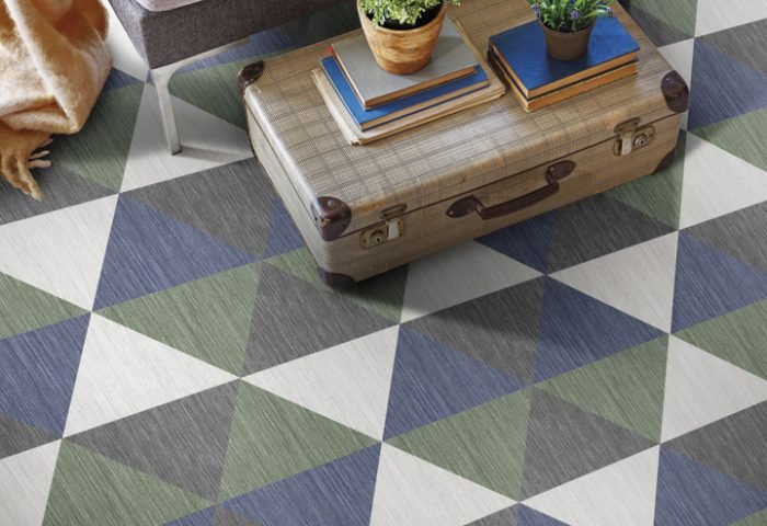 A Tarkett lança a linha Ambienta® Make It, com placas e réguas em cores e formatos variados para abusar da imaginação em pisos e paredes. Além das clássicas opções quadradas e retangulares, a coleção oferece ainda peças em triângulo e trapézio para divertidas composições geométricas.