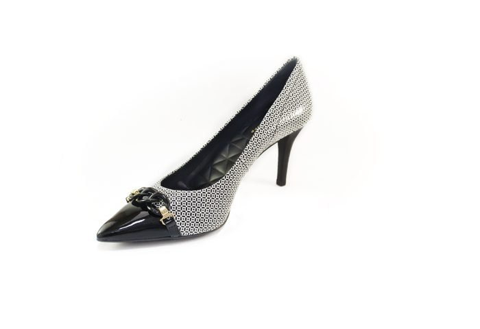 Scarpin Verniz Preto e Branco.