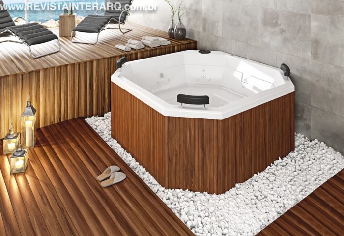 A Astra lançou o Spa Las Vegas, com formato octagonal, que acomoda até oito pessoas e pode ser em gel coat ou acrílico, em 4 opções. O que diferencia os modelos são os itens opcionais: quantidade de jatos de hidromassagem, turbos jatos, minijatos e deck de fechamento lateral.