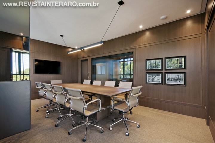Este escritório de advocacia possui ambientes funcionais e privativos - Revista InterArq | Arquitetura, Decoração, Design, Paisagismo e Lifestyle