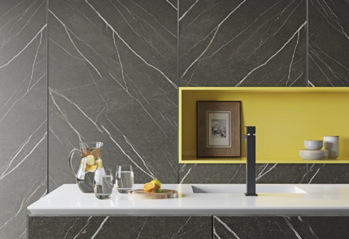 A linha Essencial, da Durafloor, lançou um painel com substrato MDF Ultra Premium, que oferece resistência superior à umidade, podendo ser usado em áreas com molhamento eventual ou locais com alta umidade relativa do ar