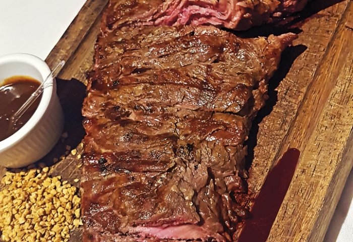  Fraldinha na brasa com barbecue, farofa e acompanhamento a escolha, do Barbecue, (17) 3216-1717, @barbecuerestaurantes