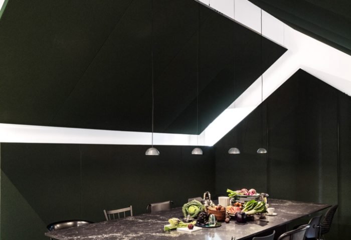 Várias marcas levaram suas criações para fora do salão transformando a cidade em uma vitrine de arte e design. Foto do espaço da Herman Miller 
