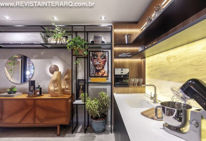 Cozinha Multifuncional Marcato por Lídia Derner: São José do Rio Preto/SP, (17) 98225-0625
lidiaderner@hotmail.com, Q@lidiadernerarquitetura

Piso e metais, Constru-Sol (17) 3253-9000 | Tela, Eduardo Bittencourt (17) 98210-8084 
Móveis planejados, Marcato (17) 3121-7544 | Mesa, cadeiras e objetos, Masotti  (17) 3216-2789 
Luminárias e spots, Piùluce Iluminação (17) 3524-9494
fotos_Estúdio Inside Art