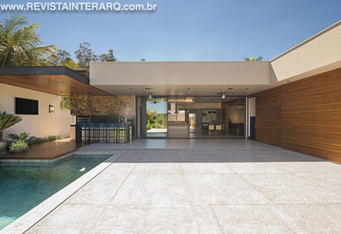 Um projeto contemporâneo, de ambientes integrados, voltados para lazer - Revista InterArq | Arquitetura, Decoração, Design, Paisagismo e Lifestyle