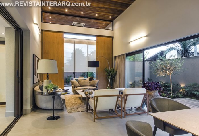 Esta residência foi projetada com um design arrojado e espaços fluídos - Revista InterArq | Arquitetura, Decoração, Design, Paisagismo e Lifestyle
