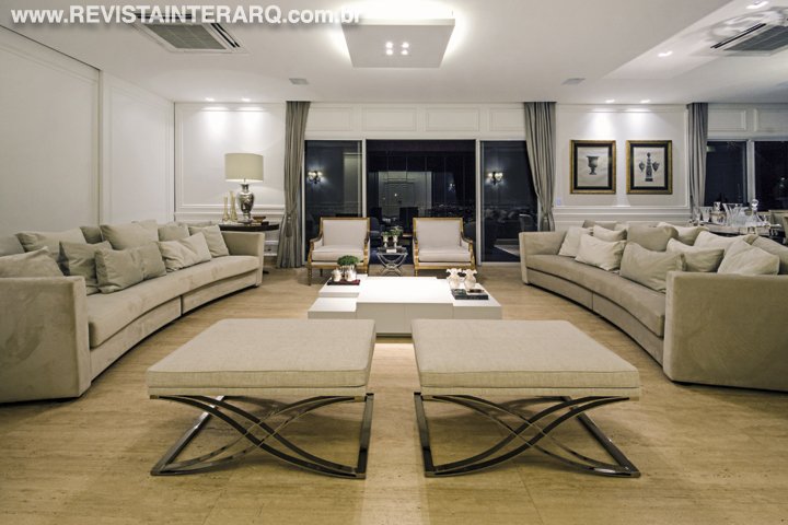 Um projeto de estilo clássico, com marcas de atemporalidade, que priorizou a funcionalidade, aconchego e integração - Revista InterArq | Arquitetura, Decoração, Design, Paisagismo e Lifestyle