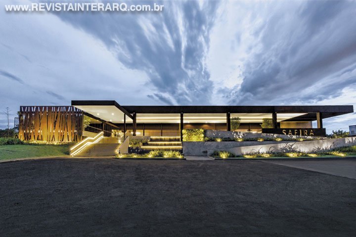 Com uma arquitetura em linhas retas e traços simples, este salão de eventos ficou convidativo e sofisticado - Revista InterArq | Arquitetura, Decoração, Design, Paisagismo e Lifestyle