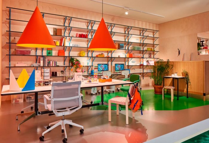 Para o Salone del Mobile de 2019, a Vitra explora quatro ambientes distintos moldados por quatro pontos de vista diferente: a atitude do empreendedor global