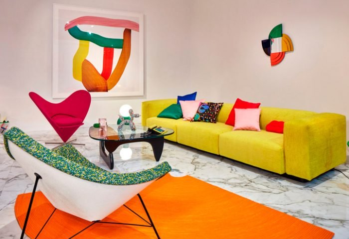 Para o Salone del Mobile de 2019, a Vitra explora quatro ambientes distintos moldados por quatro pontos de vista diferente: a lente do colecionador