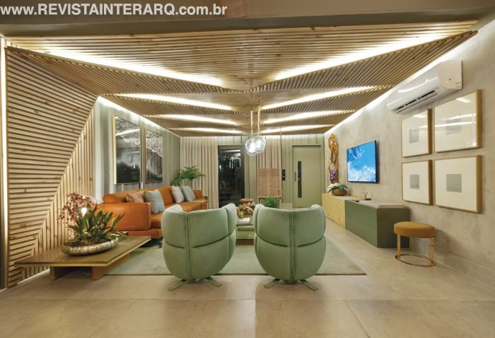 Sala de Estar por Elisa Vasconcelos: Av. Romeu Strazzi, 325 - 204, São José do Rio Preto/SP, (17) 3353-2451 elisa@elisavasconcelos.com.br, www.elisavasconcelos.com.br, Q@elisa.vasconcelos  Cortinas, Villa Nobre Decor (17) 3364-1255 e 99238-4380  | Iluminação, Studio Projeto Led (17) 3223-6130  Móveis, objetos e tapete, Perfil Casa (17) 3216-6772 