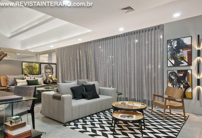 Sala de estar Loft Manhattan Masotti por Bárbara Estrella: São José do Rio Preto/SP, (17) 99744-4030
arquitetura@barbaraestrella.com, Q@arqbarbaraestrella

Cortina motorizada, Desilux Decorações (17) 3225-2444 | Telas, Eduardo Bittencourt (17) 98210-8084
Móveis e objetos, Masotti (17) 3216-2789 | Iluminação, NR Iluminação (17)3233-6458
Piso, Ornamentare (17) 3201-5400 | Tapete e almofadas, Versátil by Nilza Decor (17) 3364-4407 e 98145-0184 