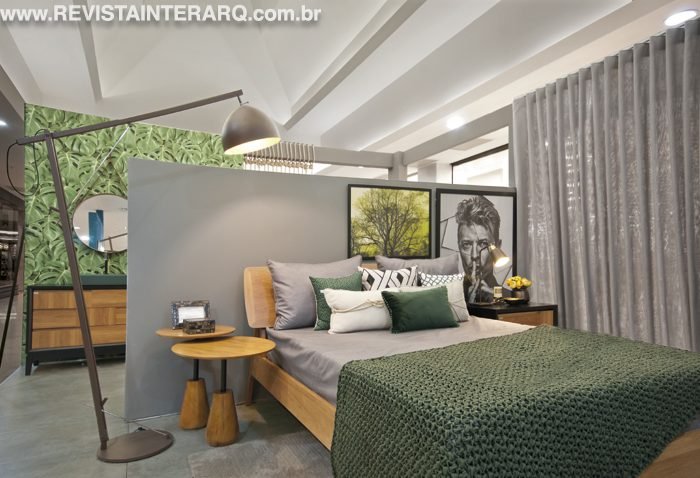 Dormitório e Banho Loft Manhattan Masotti por Isabela Uliana e Natalia Cangini: São José do Rio Preto/SP, (17) 3364-2779 contato@ulianacangini.com.br, Eulianacanginiarquitetura, Q@ulianacanginiarquitetura  Cortina motorizada, Desilux Decorações (17) 3225-2444 | Telas, Eduardo Bittencourt (17) 98210-8084  Móveis e objetos, Masotti (17) 3216-2789 | Piso e revestimentos, Ornamentare (17) 3201-5400   Banheira, Riolax (17) 3216-4042 | Enxoval, Versátil by Nilza Decor (17) 3364-4407 e 98145-0184 