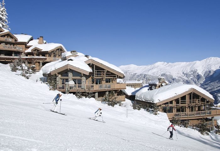 Entre os Alpes Franceses, Courchevel é umas das estações de esqui “in/out” mais luxuosas do mundo - Revista InterArq | Arquitetura, Decoração, Design, Paisagismo e Lifestyle