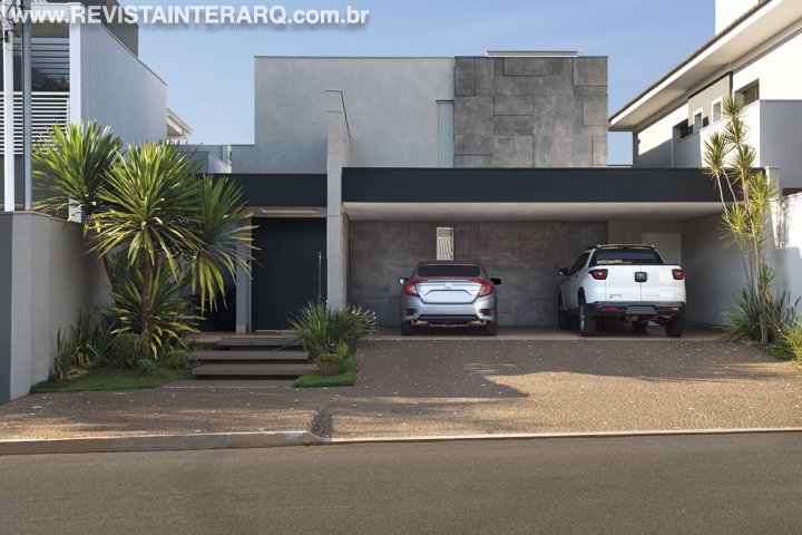 Um projeto contemporâneo com ventilação natural, pequenos jardins e piscina - Revista InterArq | Arquitetura, Decoração, Design, Paisagismo e Lifestyle