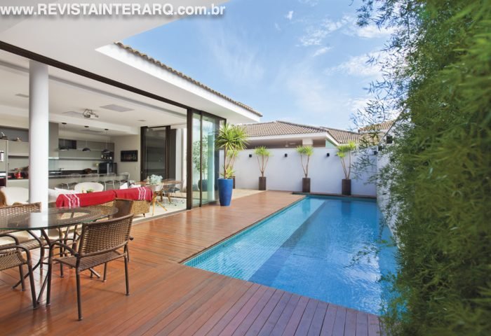 Neste projeto moderno destacam-se a unidade visual e luz natural - Revista InterArq | Arquitetura, Decoração, Design, Paisagismo e Lifestyle