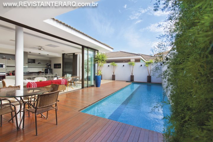 Neste projeto moderno destacam-se a unidade visual e luz natural - Revista InterArq | Arquitetura, Decoração, Design, Paisagismo e Lifestyle
