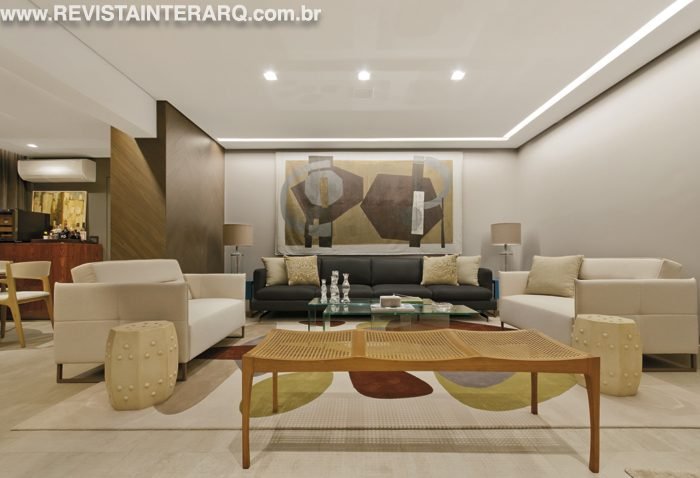 Os lofts americanos foram a inspiração deste projeto e, seguindo esse estilo, living, varanda, jantar e home foram integrados em uma atmosfera masculina e sofisticada - Revista InterArq | Arquitetura, Decoração, Design, Paisagismo e Lifestyle