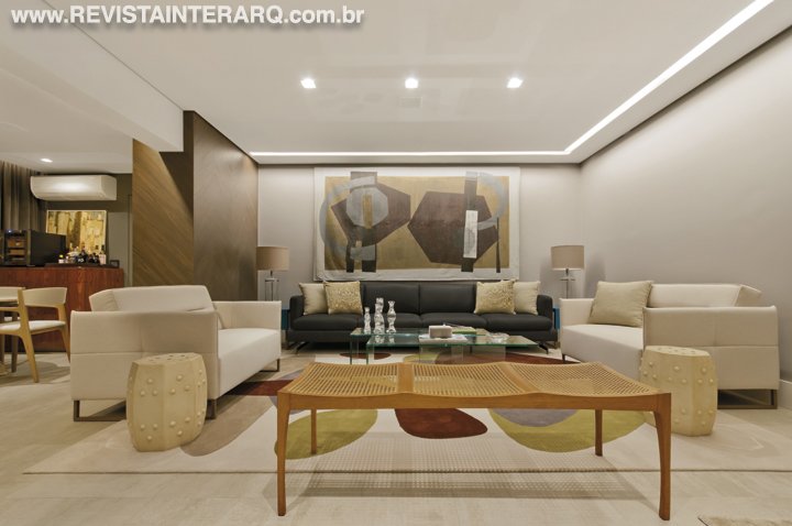 Os lofts americanos foram a inspiração deste projeto e, seguindo esse estilo, living, varanda, jantar e home foram integrados em uma atmosfera masculina e sofisticada - Revista InterArq | Arquitetura, Decoração, Design, Paisagismo e Lifestyle