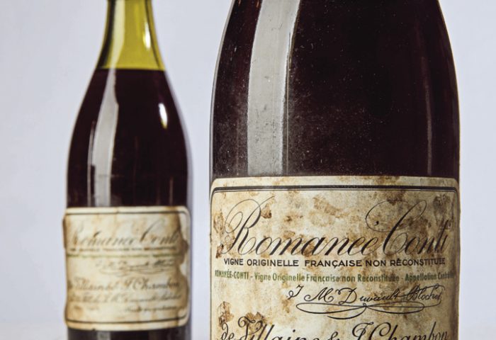 Esta garrafa de Domaine de La Romanée-Conti 1945 foi arrematada em um leilão em 2018 da Sotheby’s em Nova York por US$ 558 mil, tornando-se a garrafa de vinho mais cara do mundo.