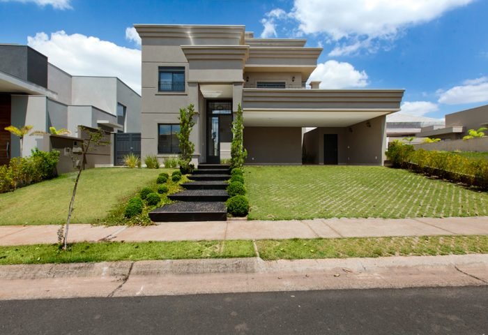 Este projeto clássico com assinatura do Zanetti & Madi Atelier de Arquitetura é uma ótima opção para quem deseja um imóvel exclusivo - Revista InterArq | Arquitetura, Decoração, Design, Paisagismo e Lifestyle