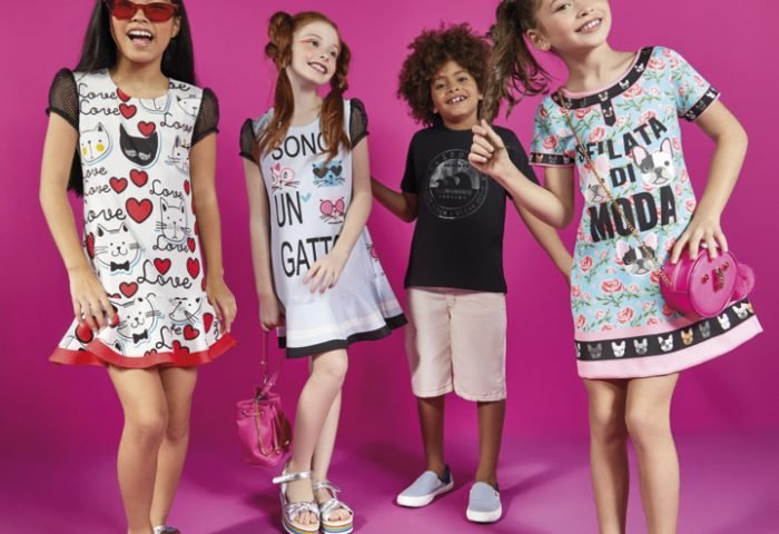 Peças coloridas e estampas tropicais da 1+1 para combinar com a diversão e a alegria do verão