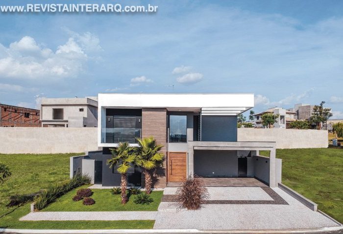 O destaque desta residência foi dado pela diversidade de formas e volumes - Revista InterArq | Arquitetura, Decoração, Design, Paisagismo e Lifestyle