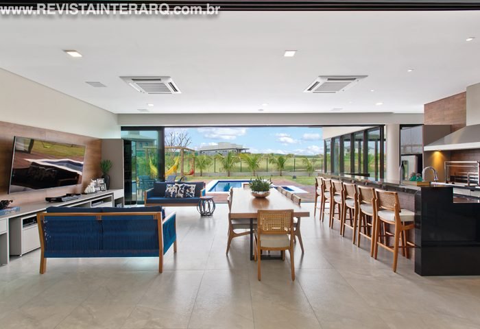 Nesta residência, os arquitetos prezaram por volumetria articulada - Revista InterArq | Arquitetura, Decoração, Design, Paisagismo e Lifestyle