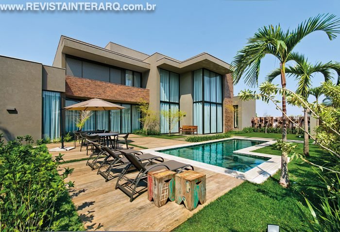 O destaque desta casa ficou por conta da arquitetura contemporânea - Revista InterArq | Arquitetura, Decoração, Design, Paisagismo e Lifestyle
