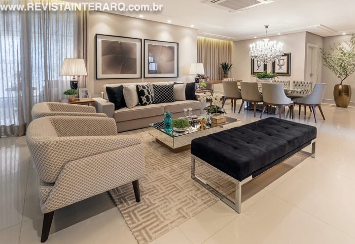 Elementos clássicos e contemporâneos e decoração em tons neutros garantiram a elegância deste apartamento - Revista InterArq | Arquitetura, Decoração, Design, Paisagismo e Lifestyle