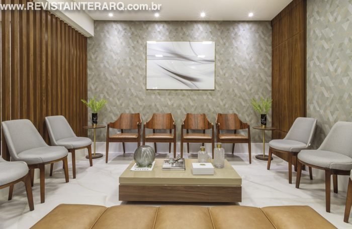 Nesta clínica médica, a ideia foi um design moderno e atemporal e o máximo de conforto aos pacientes - Revista InterArq | Arquitetura, Decoração, Design, Paisagismo e Lifestyle