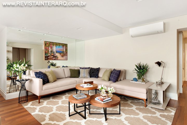 Inspirada em um quadro comprado pela cliente, a arquiteta trabalhou com estilo moderno e pegada clássica na marcenaria - Revista InterArq | Arquitetura, Decoração, Design, Paisagismo e Lifestyle