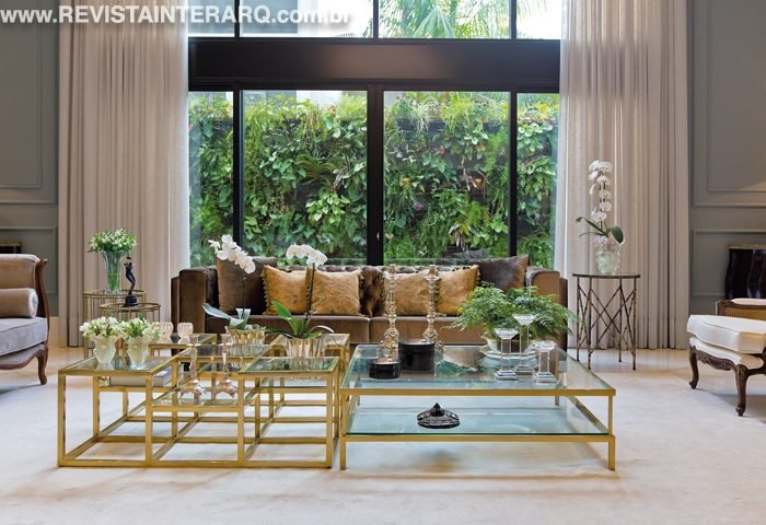 A harmonia com o estilo clássico da arquitetura foi fundamental para o desenvolvimento deste projeto de paisagismo - Revista InterArq | Arquitetura, Decoração, Design, Paisagismo e Lifestyle