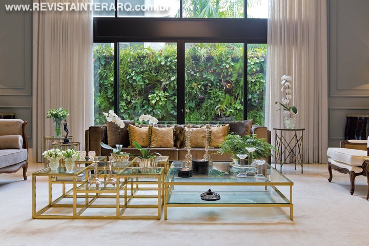 A harmonia com o estilo clássico da arquitetura foi fundamental para o desenvolvimento deste projeto de paisagismo - Revista InterArq | Arquitetura, Decoração, Design, Paisagismo e Lifestyle