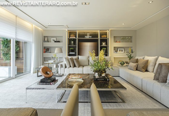 Após um extenso projeto de revitalização, ambientes extremamente elegantes e sóbrios são os destaques deste triplex - Revista InterArq | Arquitetura, Decoração, Design, Paisagismo e Lifestyle