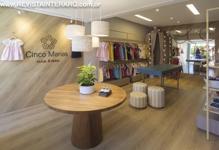 O pedido dos clientes era de uma loja física que traduzisse todo o cuidado que a marca virtual tinha com seus consumidores - Revista InterArq | Arquitetura, Decoração, Design, Paisagismo e Lifestyle